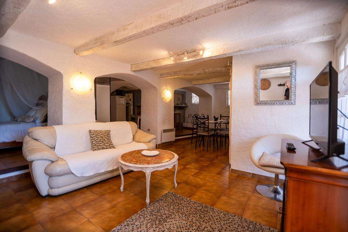 Maison à BORMES-LES-MIMOSAS