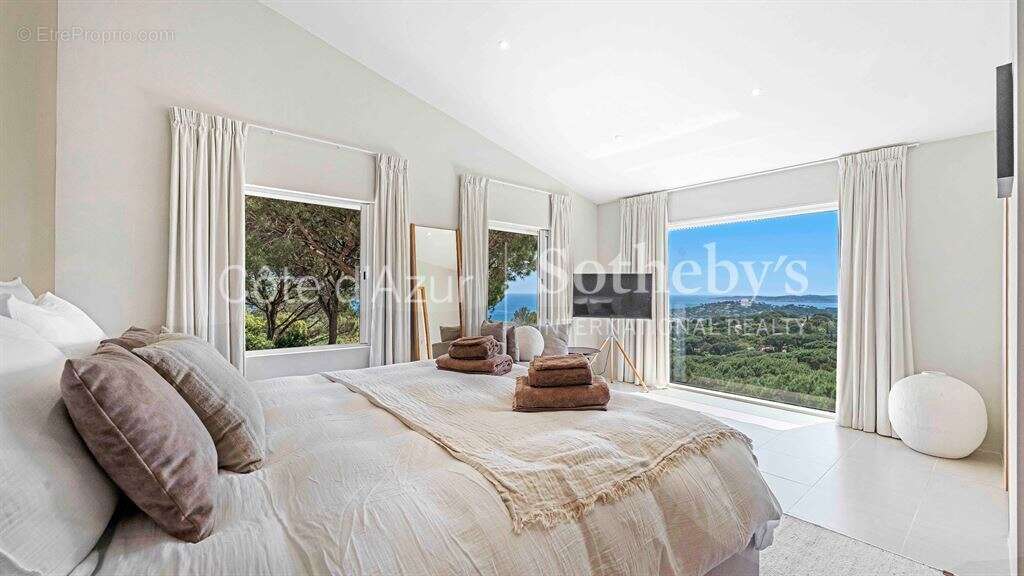 Exclusivité villa contemporaine avec vue mer, proche plage de la Nartelle - photo 10