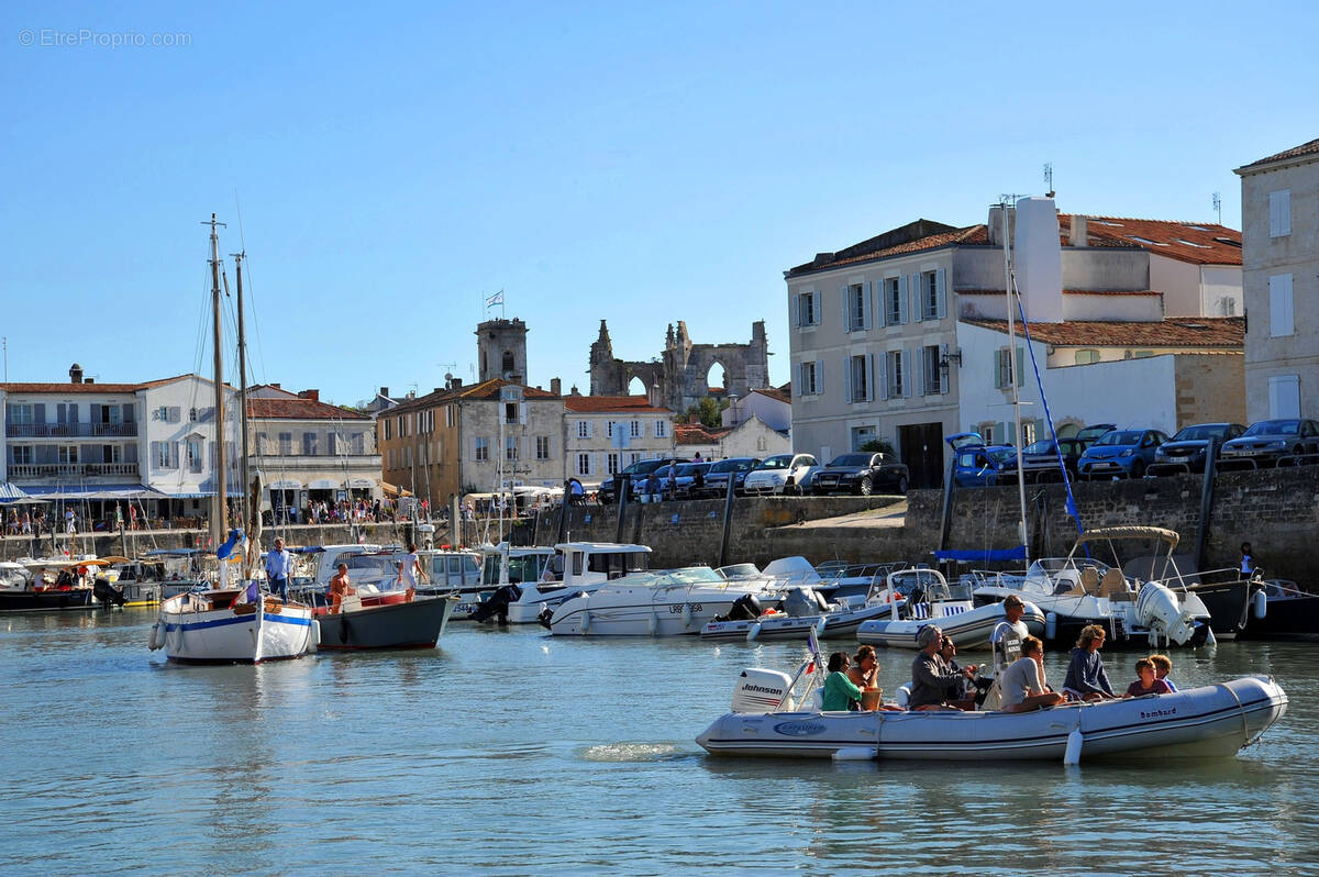 Commerce à SAINT-MARTIN-DE-RE