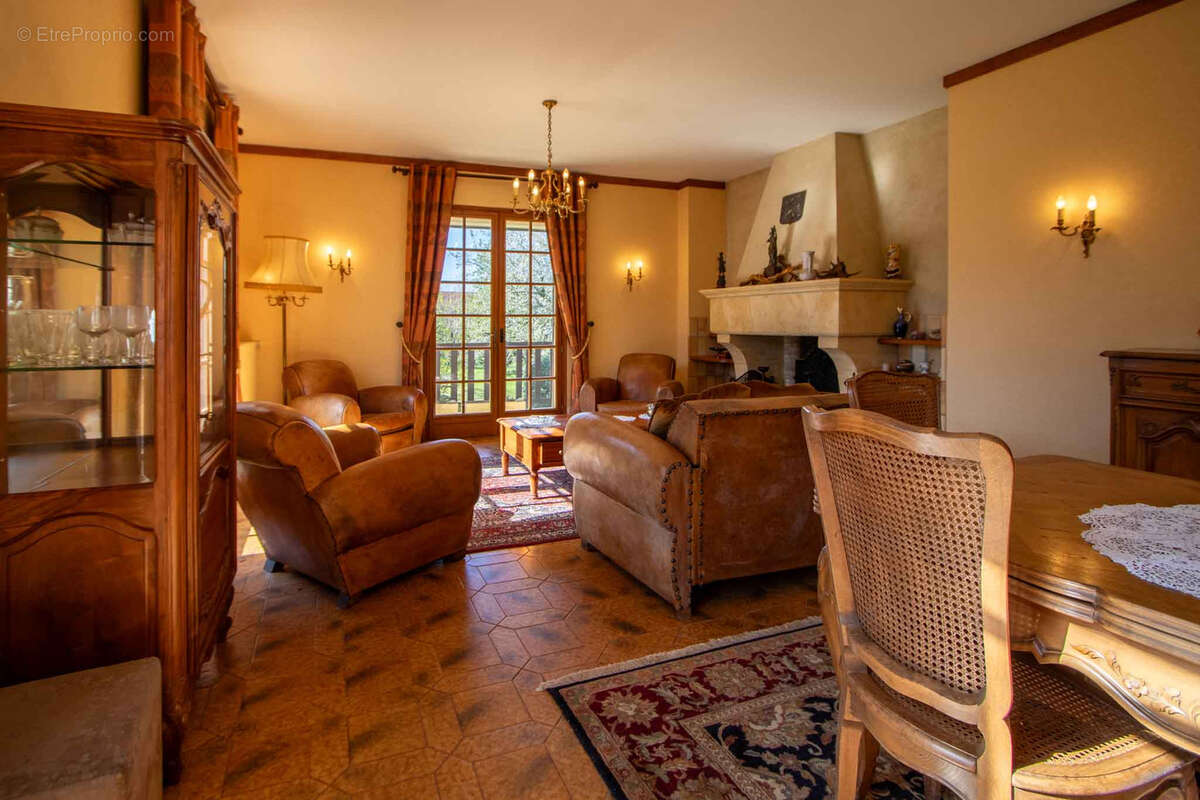 Maison à SAINT-JULIEN-DE-LAMPON