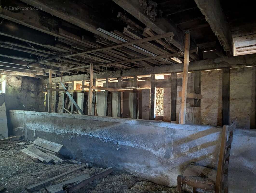 Charmante maison de campagne de 2 chambres avec de nombreuses granges au cœur de l'Indre - photo 15