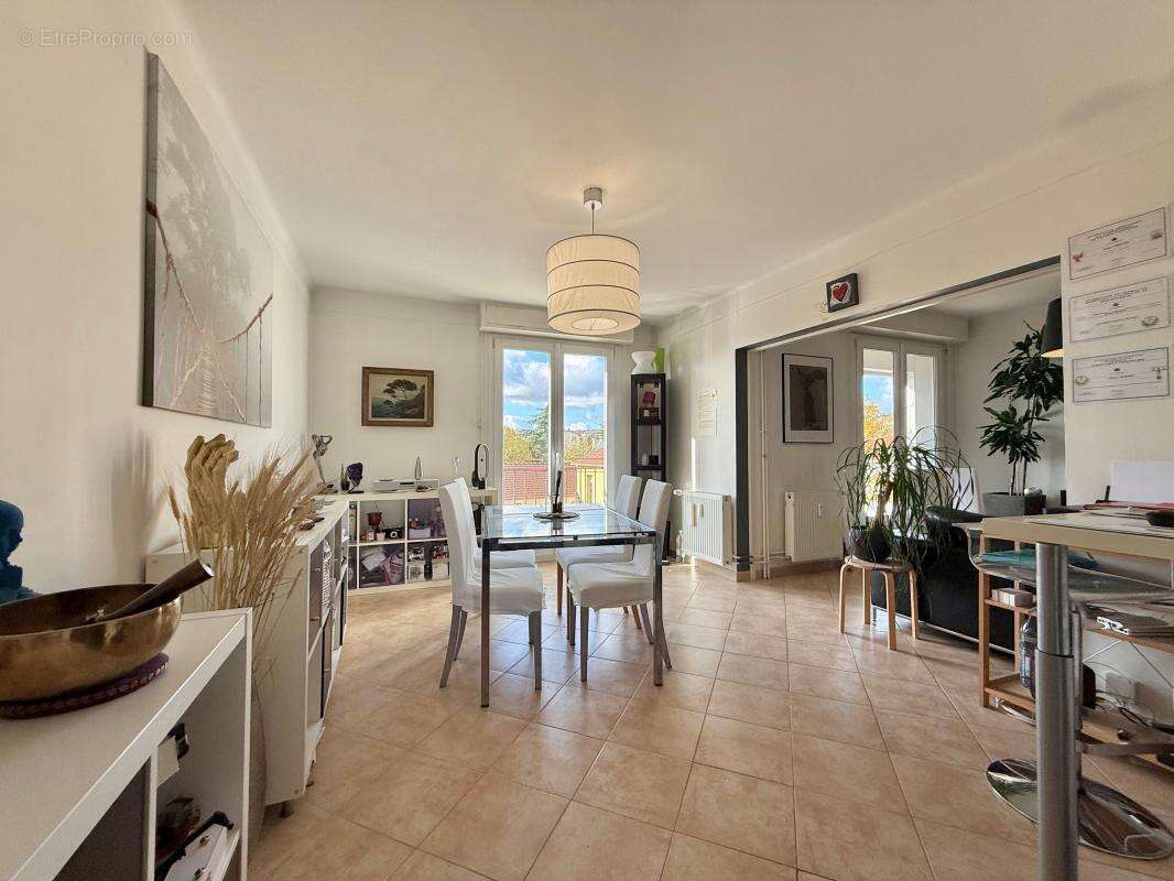 Appartement à CHENOVE