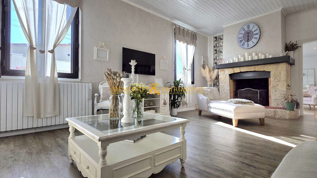 Maison à RUELLE-SUR-TOUVRE