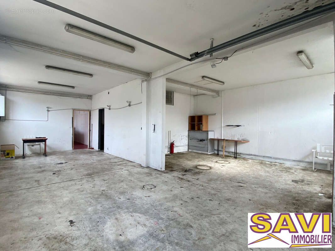 Local commercial 2 - Atelier - Appartement à CHALETTE-SUR-LOING