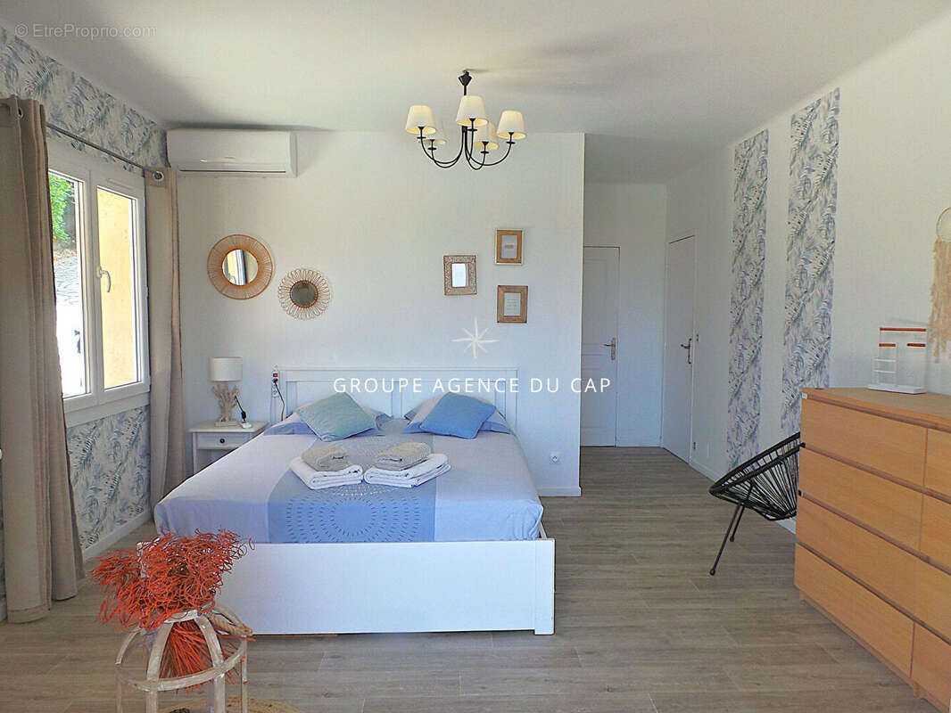 Maison à LES ISSAMBRES