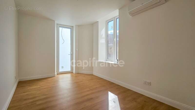 Appartement à MORIGNY-CHAMPIGNY