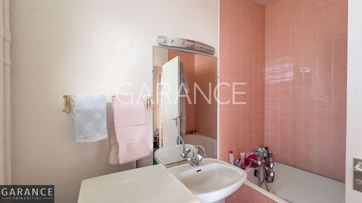 Appartement à PARIS-14E