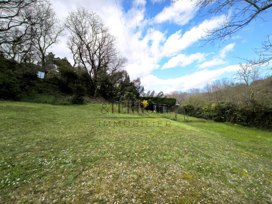 Terrain à UZES