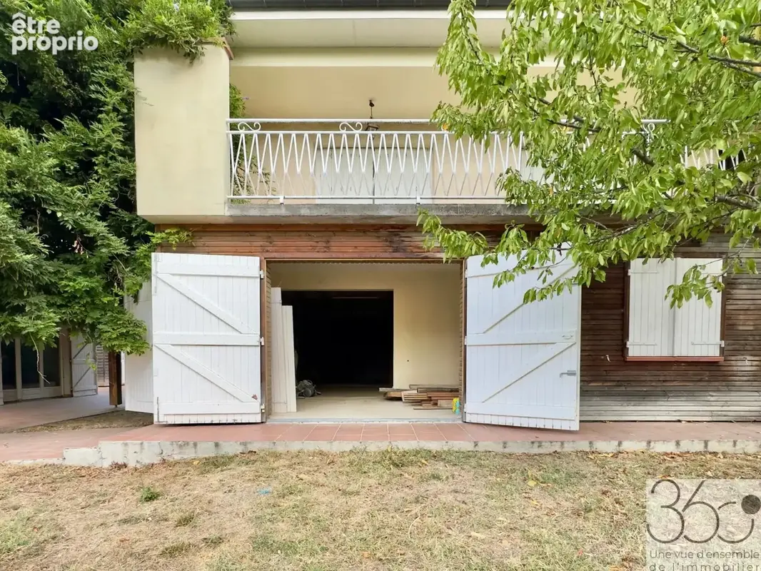 Deux plateaux d'environ 80m² à aménager- à partir de 90 000€ - photo 1