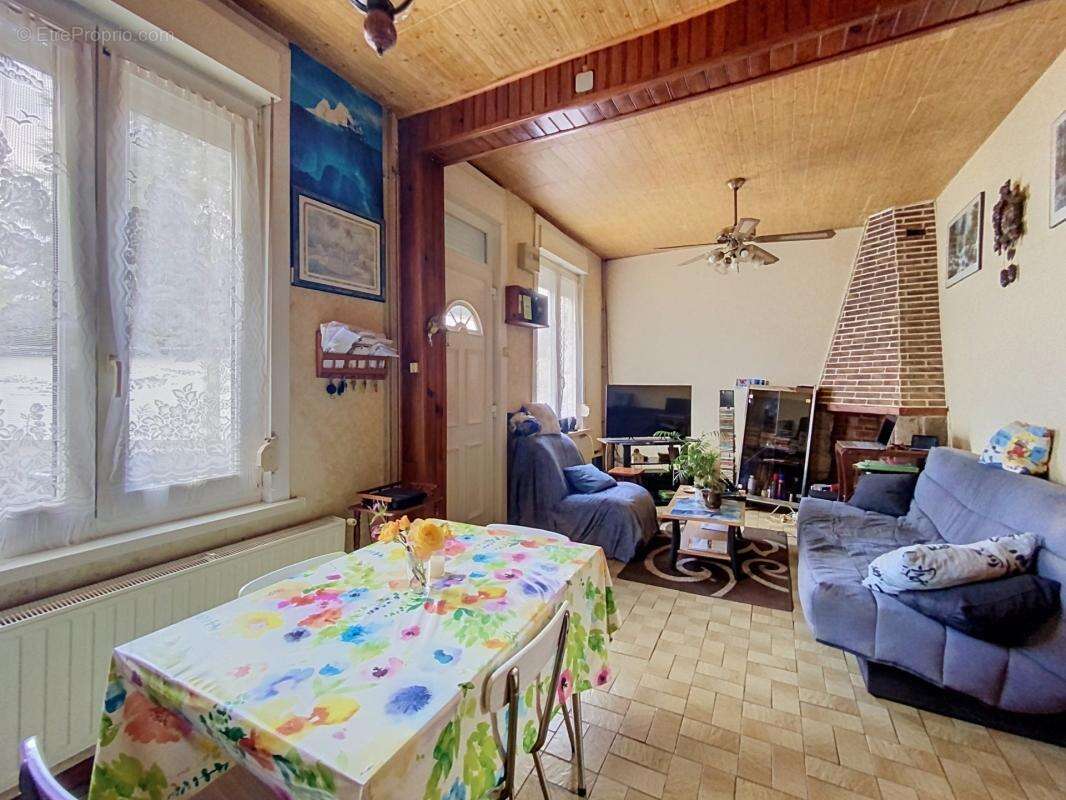 Maison ancienne avec jardin, 2 chambres - photo 4