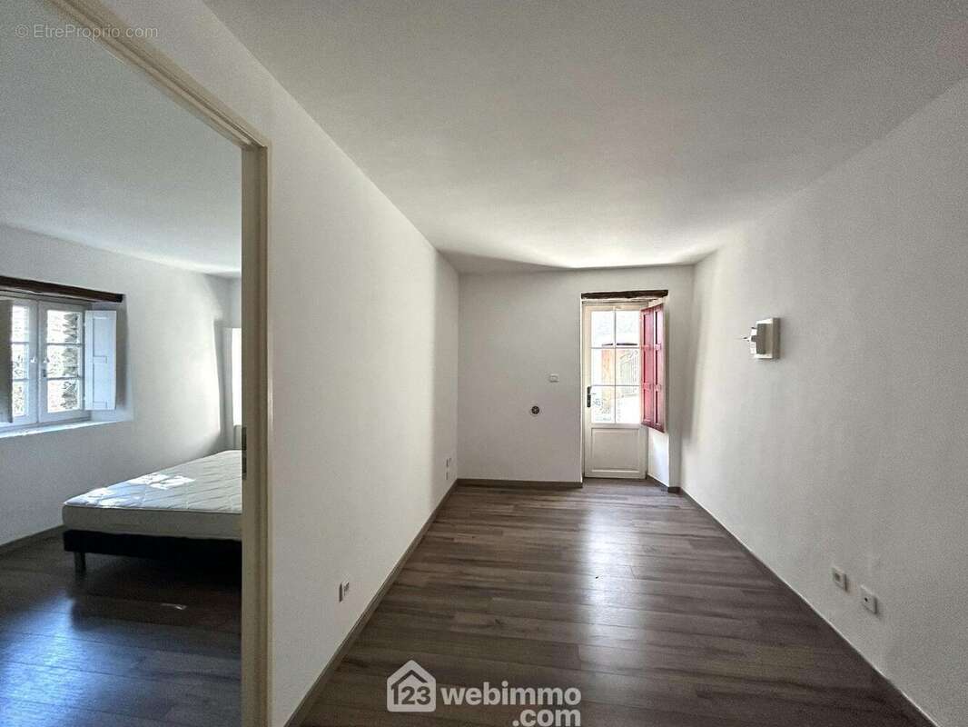 Une pièce polyvalente de 11 m2 - Maison à SAN-MARTINO-DI-LOTA