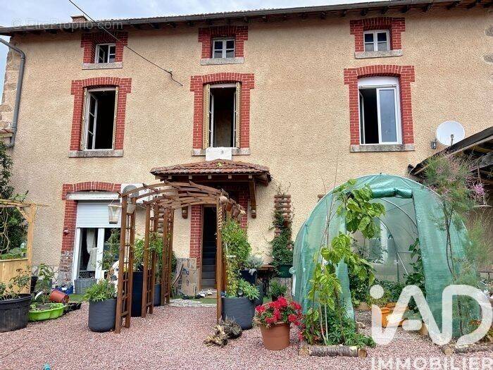 Photo 1 - Maison à SAINT-JUST-EN-CHEVALET