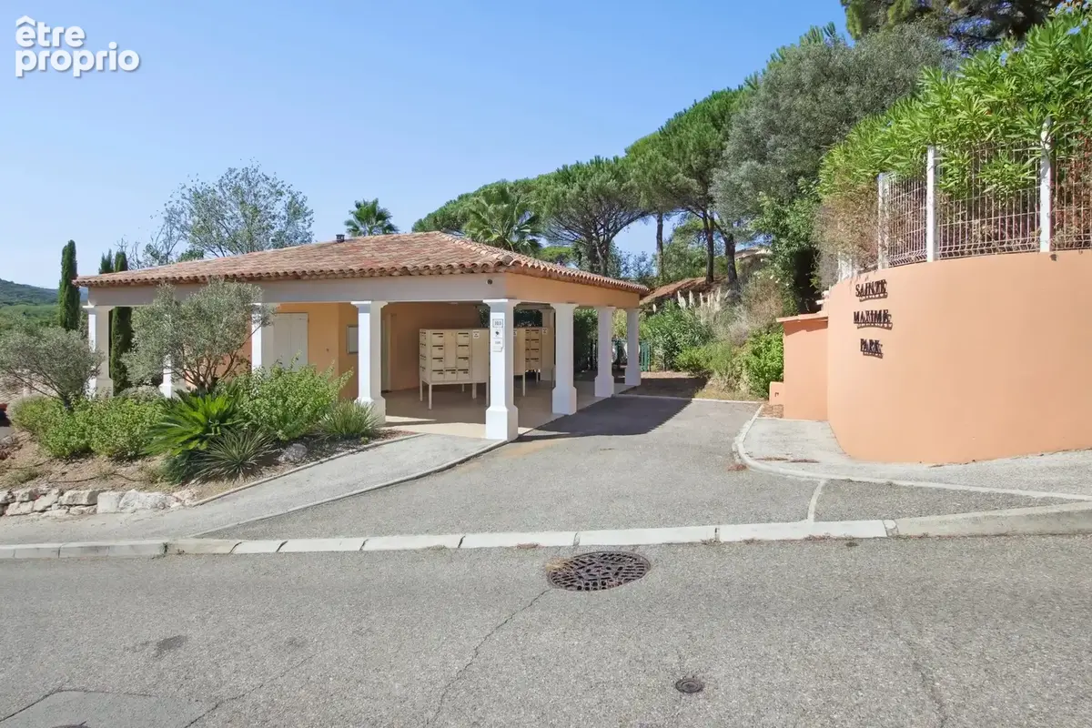 SOUS OFFRE - Exclusivité - Sainte-Maxime - Villa mitoyenne avec aperçu  mer, dans domaine sécurisé avec piscine - photo 20