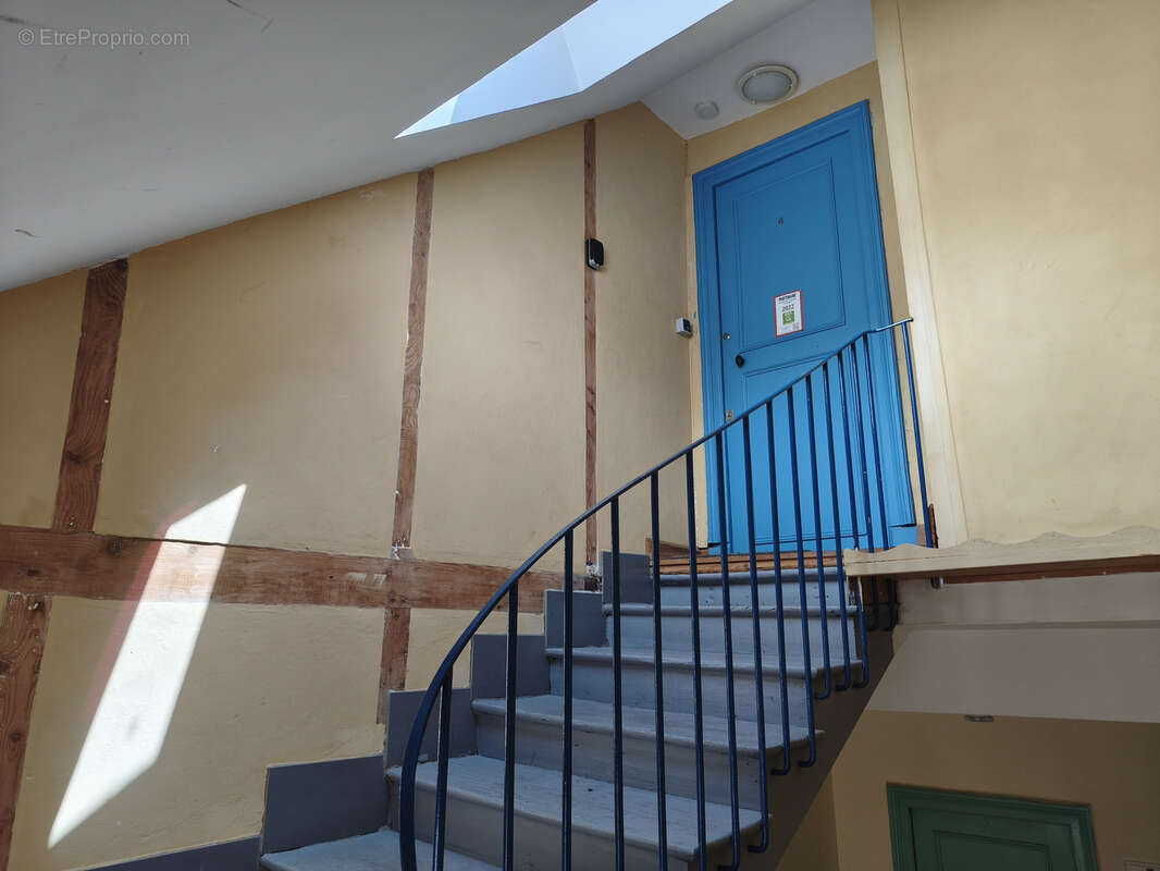 Beau T3 atypique de 60 m2 au sol (38 m2 Carrez) en centre-ville - photo 14