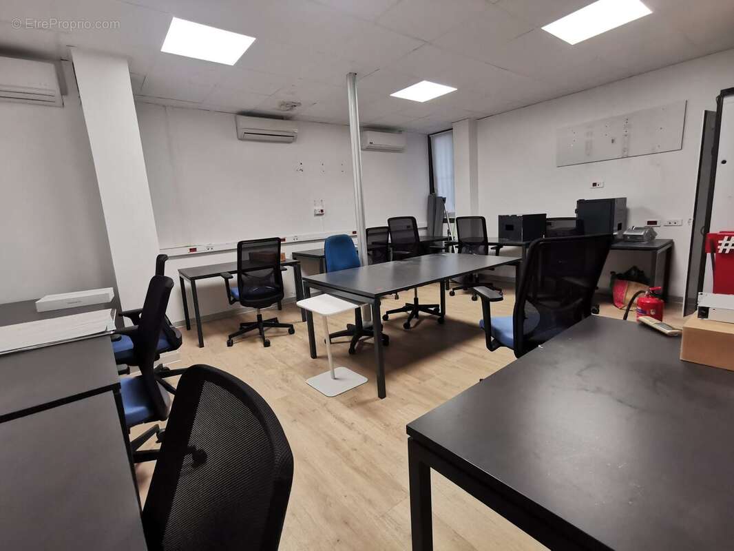 Commerce 135 m² à Le Lamentin  - photo 5