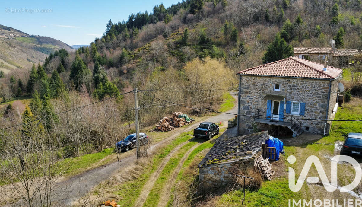Maison 175 m² à Saint-Julien-Vocance  - photo 4