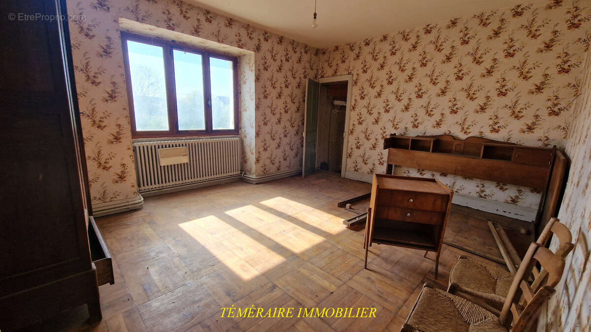 Maison à MONT-SUR-MONNET