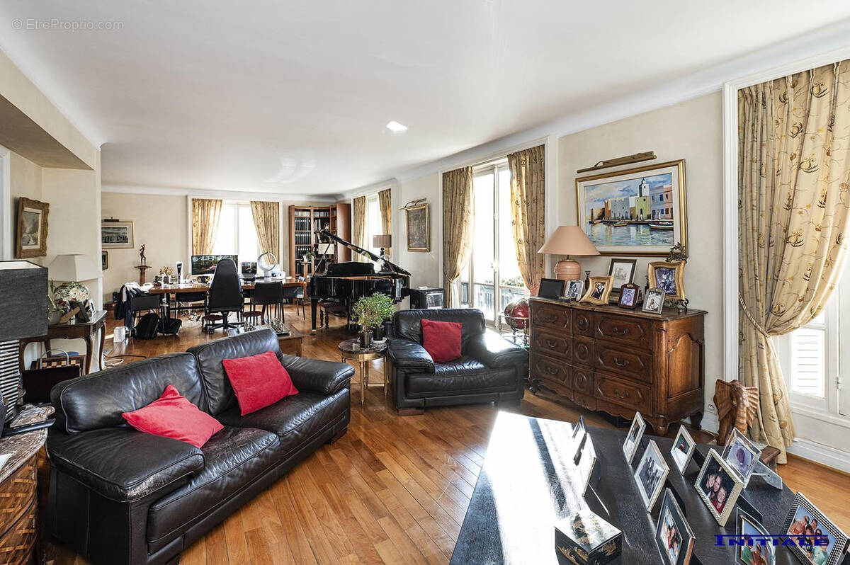 Appartement à PARIS-15E