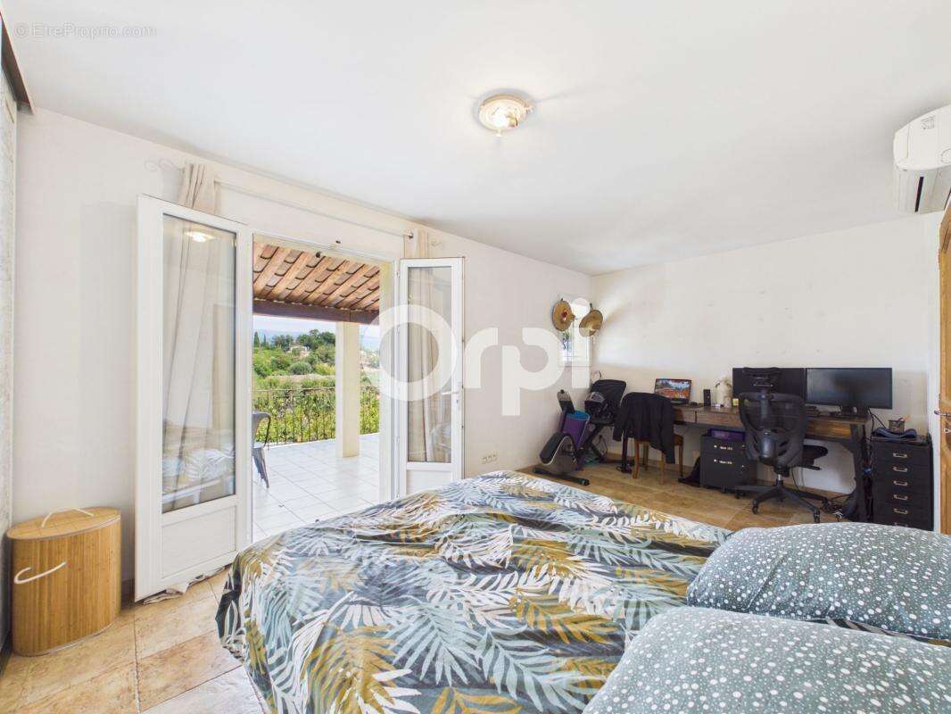 Villa individuelle renovee – vue panoramique - calme absolu - belles prestations - piscine / bassin poissons - jardin - photo 17