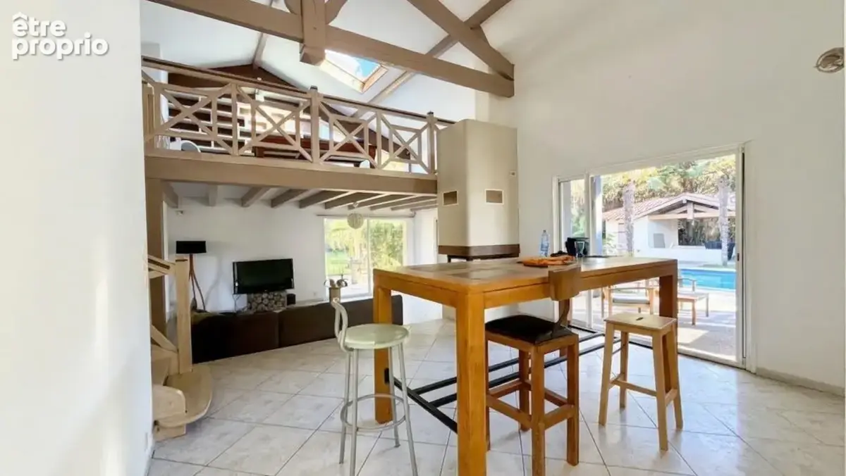 Maison T6 de 175 m² avec piscine plein sud, pool house et jacuzzi sur un terrain de 3 500 m² - photo 9