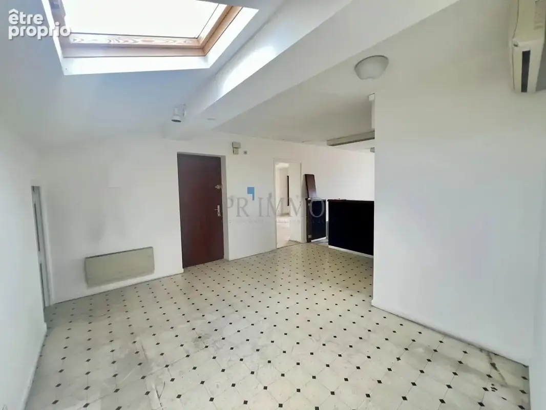 Fréjus Centre Immeuble entier à vendre avec ascenseur et ter - photo 4