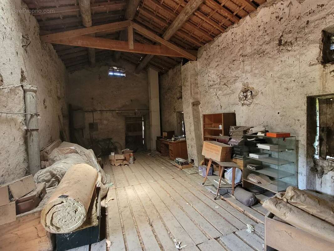 Maison à SAINT-JULIEN-LES-ROSIERS