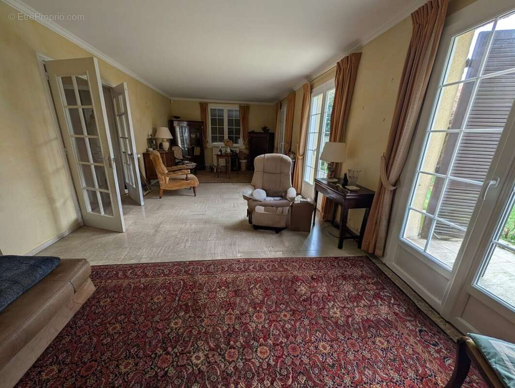 Maison à LES CLAYES-SOUS-BOIS