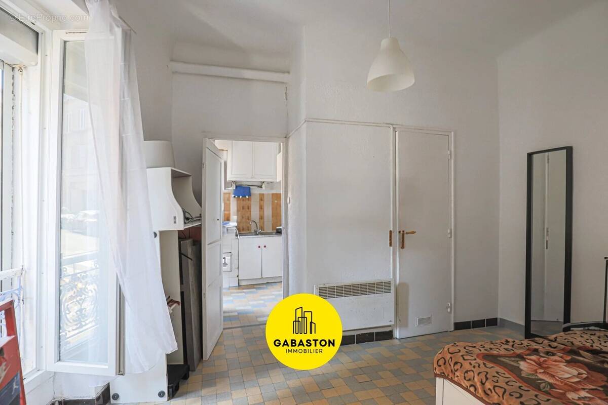 Appartement à MARSEILLE-4E