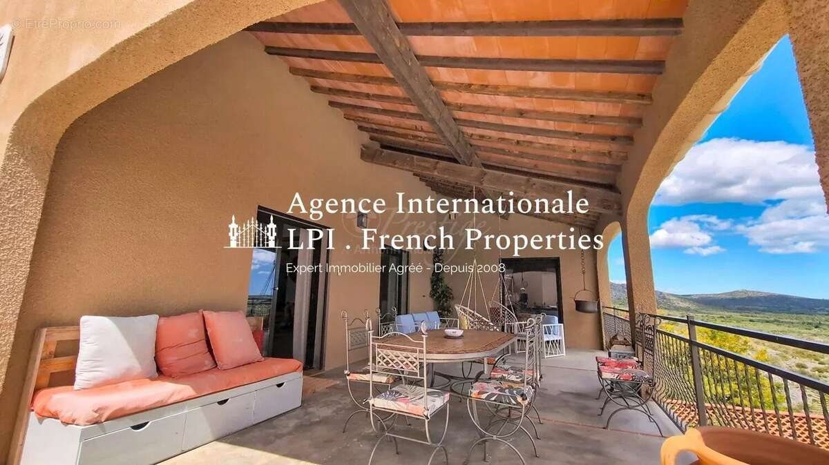 Maison à OPOUL-PERILLOS