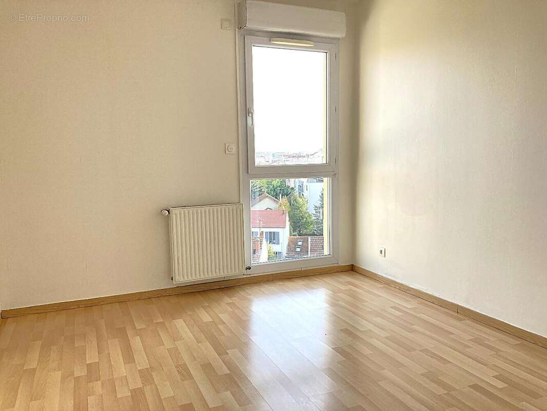   - Appartement à VILLEURBANNE