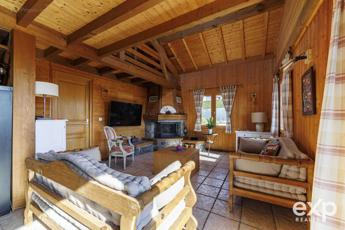Maison à LA ROCHE-SUR-FORON