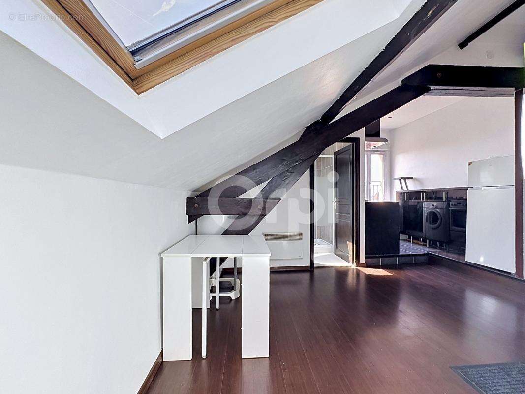 Studio à Vendre 17,37m² loi Carrez (23,31 m² au sol) - proximité centre-ville et 10 minutes RER A - - photo 5