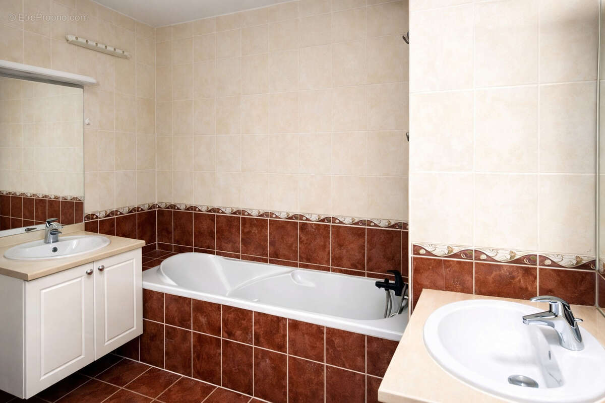 Appartement à ALLONZIER-LA-CAILLE