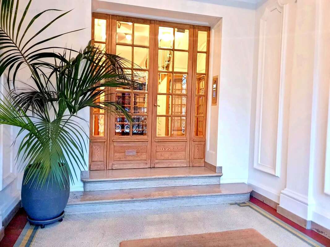 Appartement à PARIS-16E