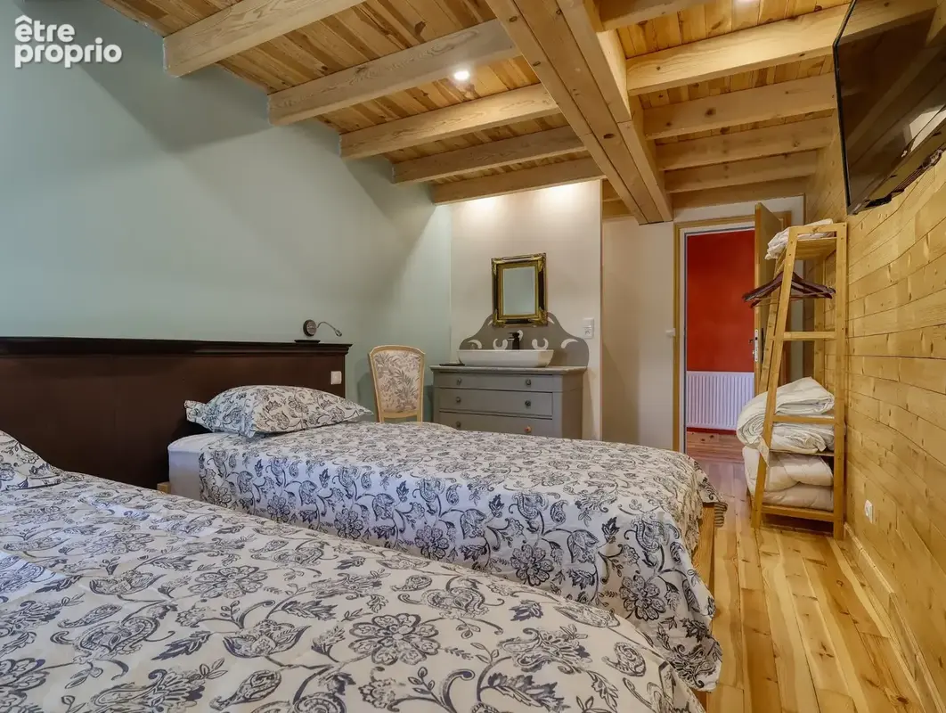 Ensemble immobilier de charme avec résidence principale et 3 gîtes, vaste terrain SAINT AGREVE (07) - photo 10