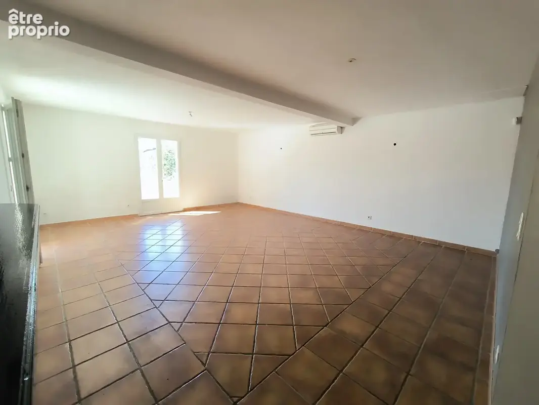 VILLA 2004 de 133m2 avec 2500m2 de jardin clot - photo 4