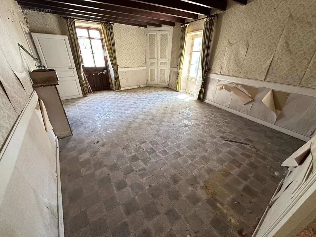 Maison bourgeoise, 300 m² de dépendances, gros potentiel, 485 m² couvert - photo 11