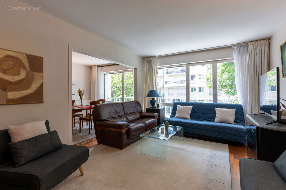 Appartement à COURBEVOIE