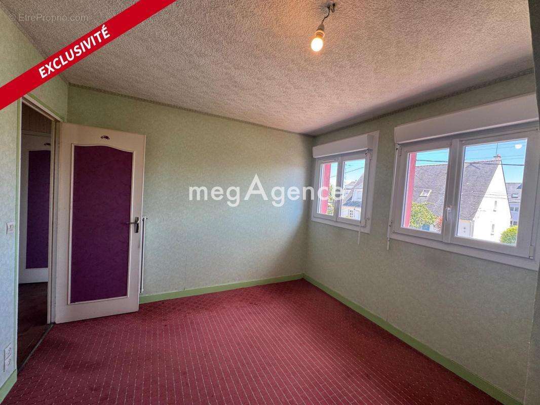 Lanester – Maison 3 chambres avec garage, jardin clos et beau potentiel - photo 12