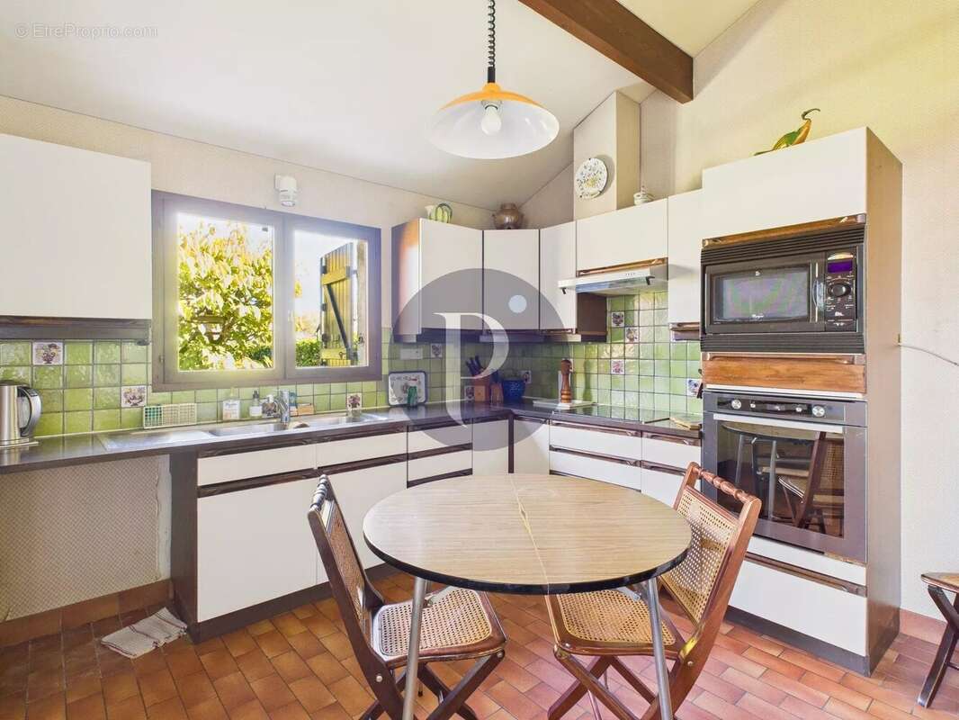 Maison à VERRIERES-LE-BUISSON