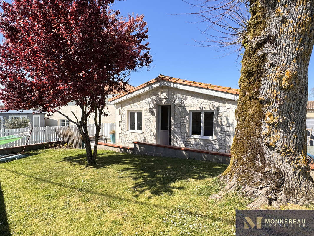 Maison à BAIGNES-SAINTE-RADEGONDE