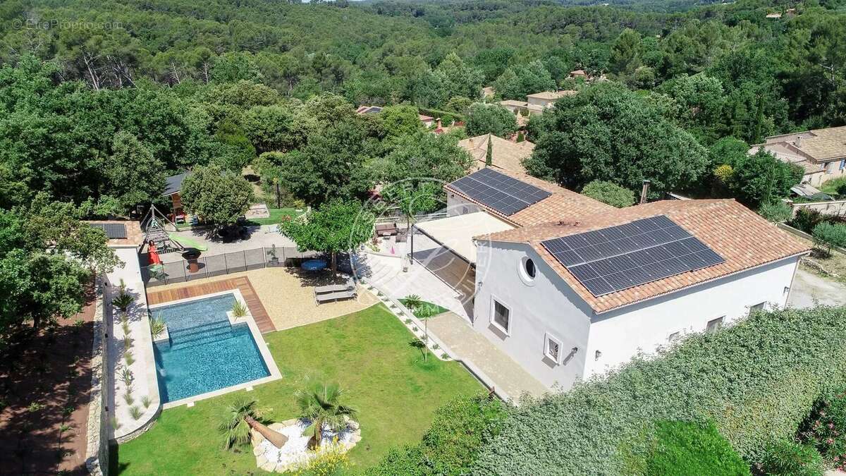A vendre flayosc - villa  de 225 m2 avec piscine à pieds au village - photo 2