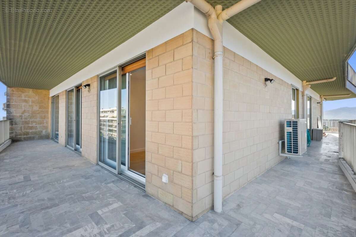 Appartement à LE CANNET