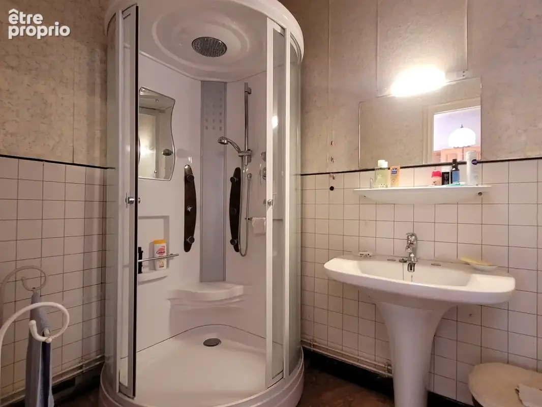 Maison avec fort potentiel + local commercial au centre de Bords - photo 11