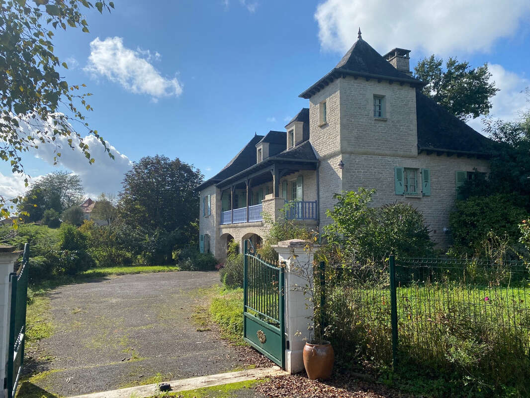 Maison à SAINT-PANTALEON-DE-LARCHE