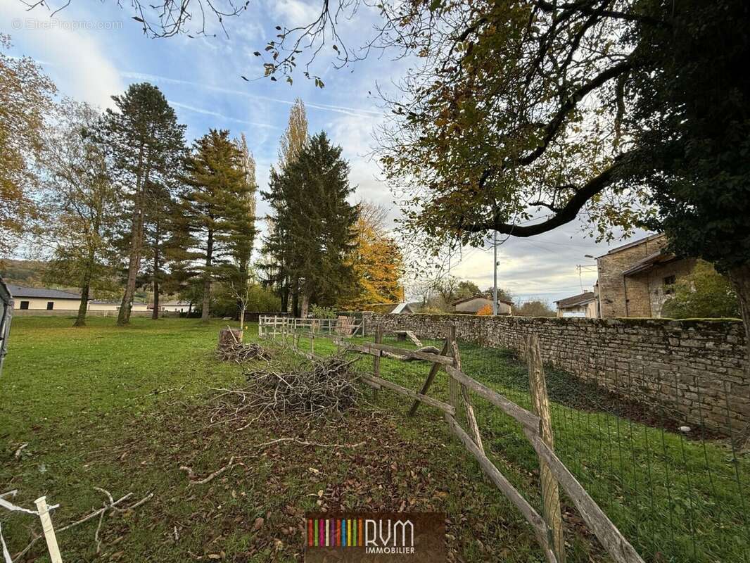 Terrain à VILLEREVERSURE