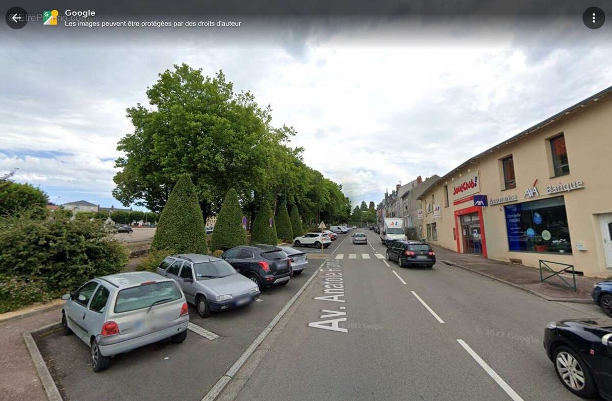 Surface Commercial Magasin Centre Ville 800m2+ 150 m2 St Junien - photo 2