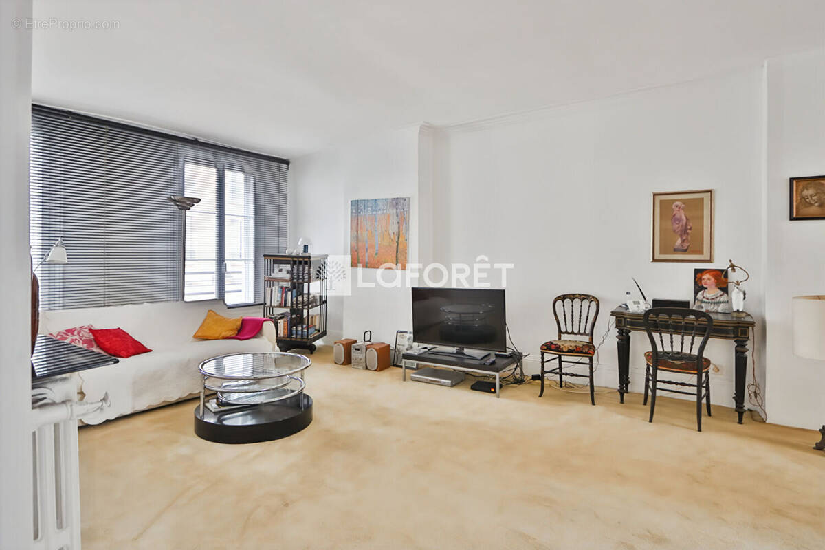 Appartement à PARIS-14E