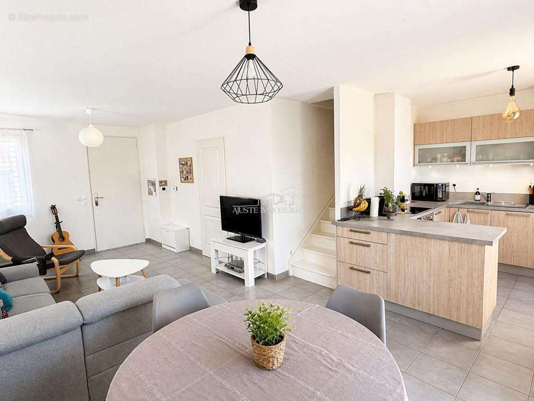 Maison à CHATEAUNEUF-LES-MARTIGUES