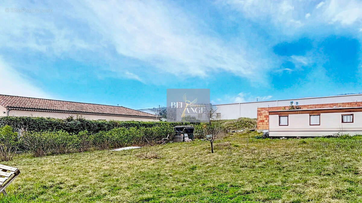 Terrain à SAINT-SERNIN